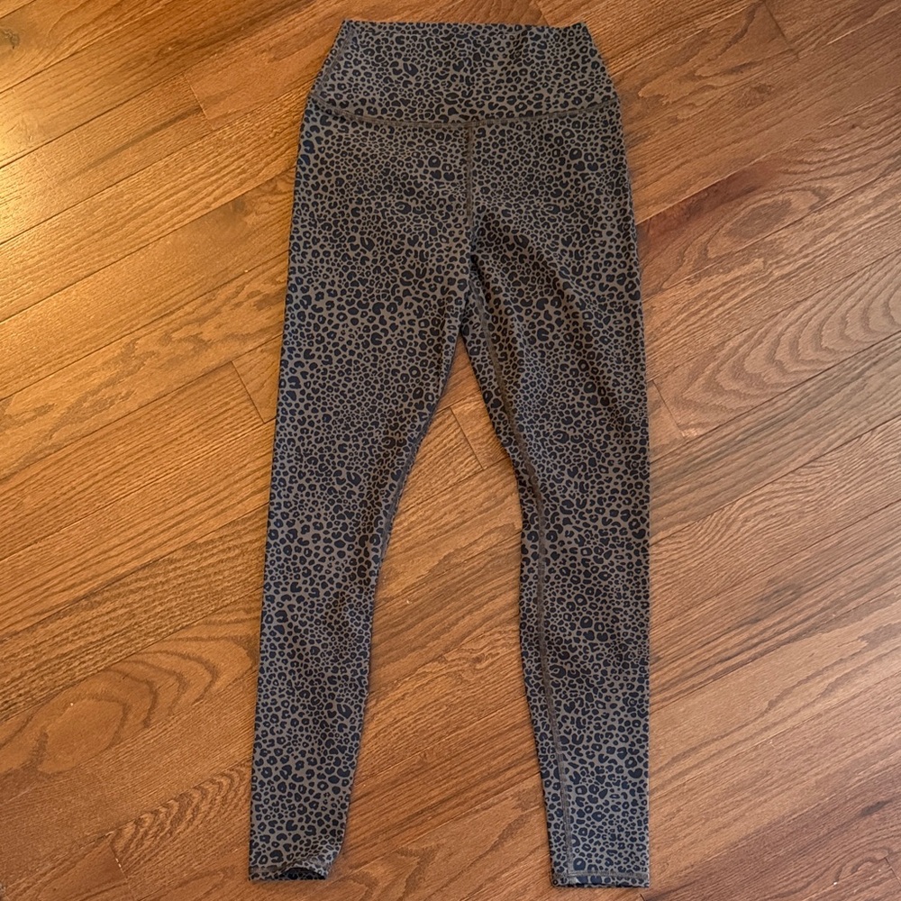 ALO Yoga Black and Tan Leopard Leggings